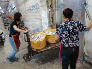 客戶使用《空氣能烘干房》烘干魚，師傅已完成安裝調(diào)試